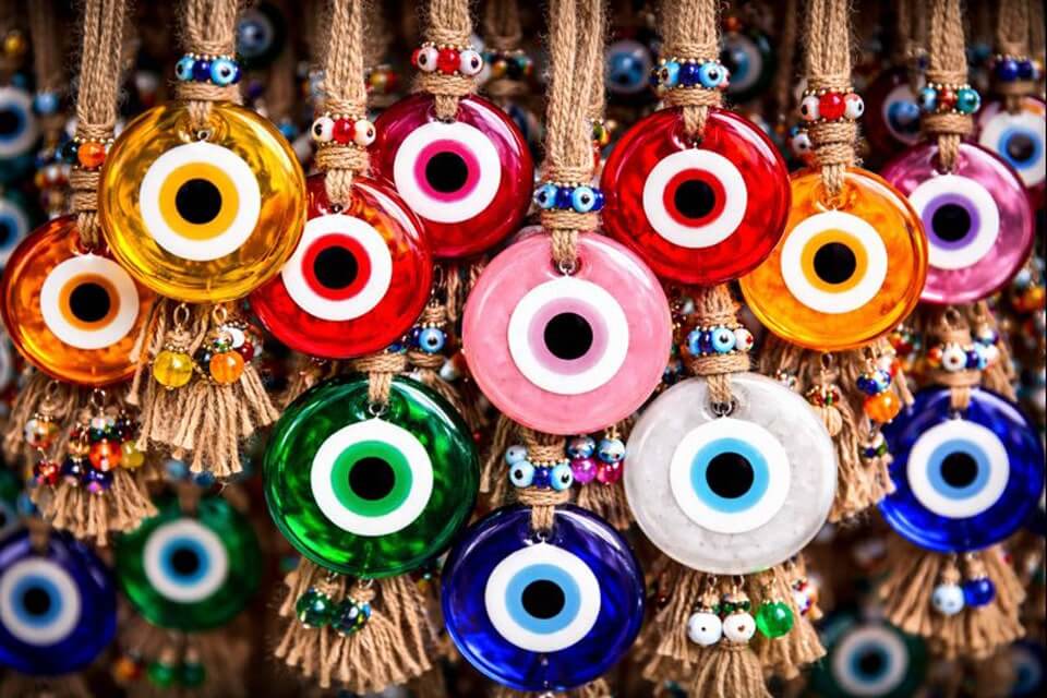 معنای رنگ های مختلف چشم نظر